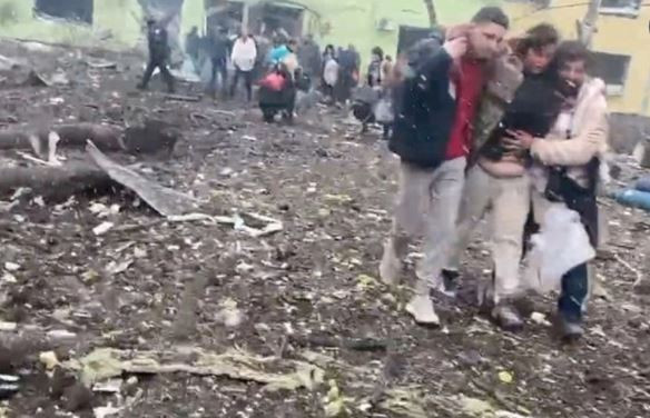 ইউক্রেনে শিশু হাসপাতালে বোমা, অনেক হতাহতের আশঙ্কা