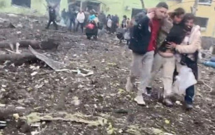 ইউক্রেনে শিশু হাসপাতালে বোমা, অনেক হতাহতের আশঙ্কা