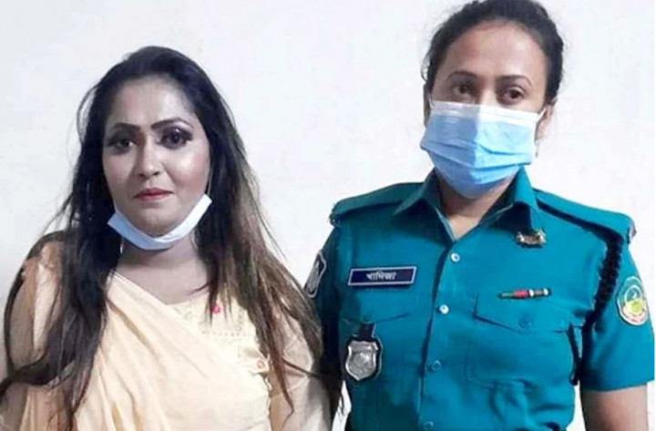 ‌আস্তানা ঘেরাও করে মাদক কারবারি কুলসুমকে গ্রেফতার