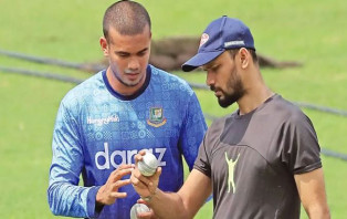 আইপিএলে না যাওয়ায় তাসকিনকে পুরস্কৃত করা উচিত : মাশরাফি