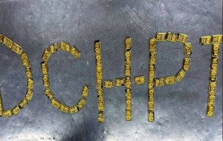 ফ্লাইটের ময়লার পলিথিনে মিলল ৮ কেজি সোনা