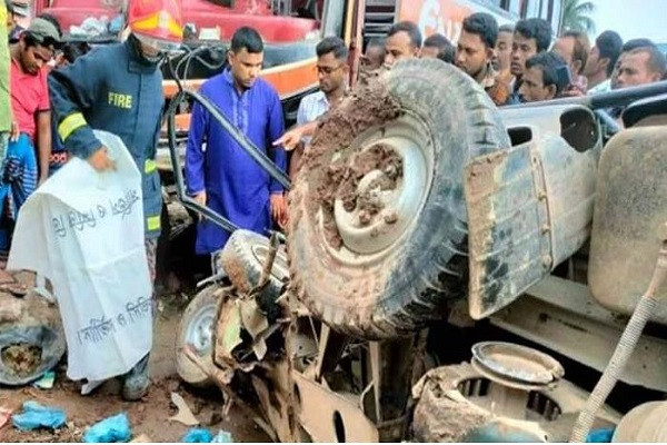 ১০ মিনিটের ব্যবধানে সড়কে প্রাণ গেল ৫ জনের