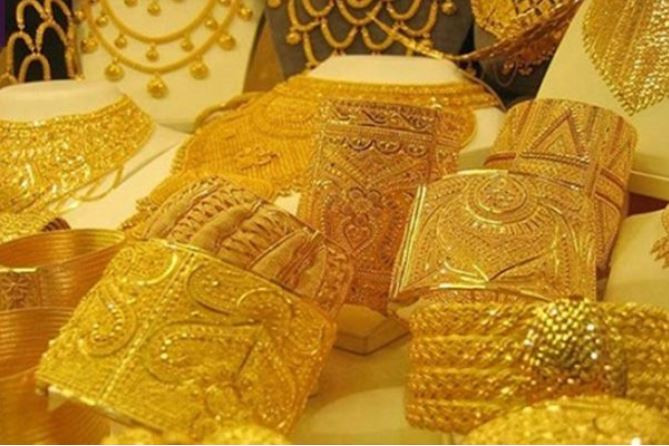 স্বর্ণের দাম আরও কমল