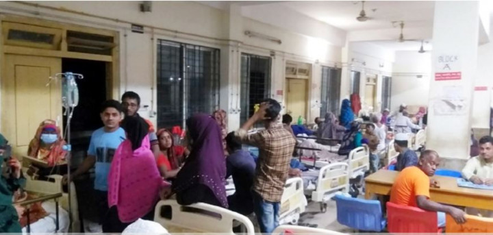 চেতনানাশক খাইয়ে লুটপাট, মেম্বারসহ হাসপাতালে ভর্তি ১৭