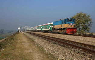 এবার সাগরদাঁড়ি এক্সপ্রেস ট্রেনে আগুন
