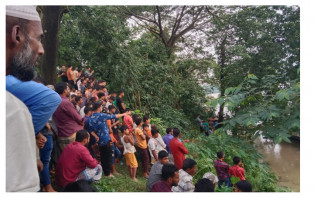দুই সন্তানসহ নদীতে ঝাঁপ দিলেন মা