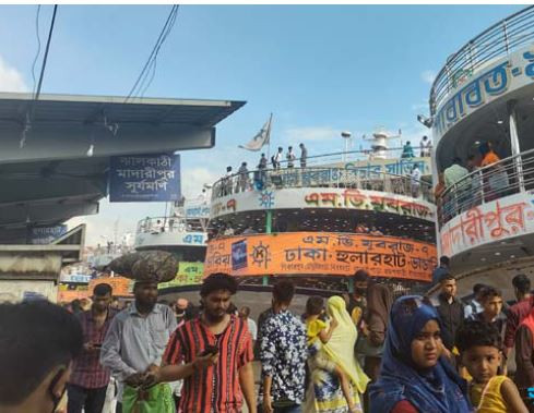 চিরচেনা রূপে সদরঘাট, যাত্রীদের উপচে পড়া ভিড়