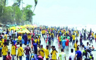 কক্সবাজারের চেয়ে বেশি জমেছে কুয়াকাটা