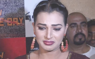 কেঁদে ফেললেন বর্ষা, বললেন 'এটাই হতে পারে আমাদের জীবনের শেষ সিনেমা'
