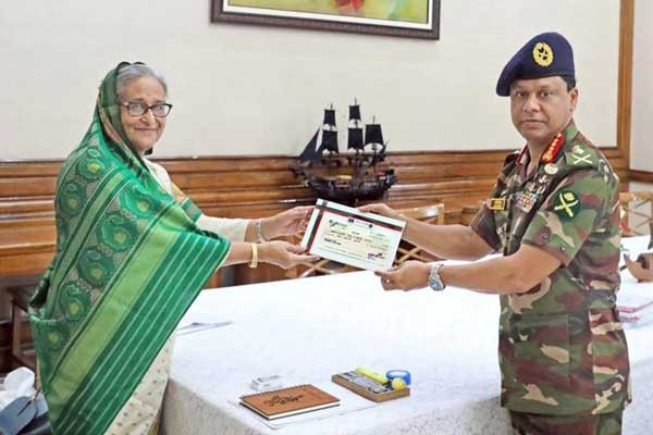 বন্যায় ক্ষতিগ্রস্তদের সহায়তায় ১০ কোটি টাকা দিলেন সেনা সদস্যরা