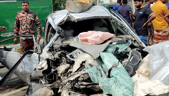 বগুড়ায় প্রাইভেটকার ও পিকআপের মুখোমুখি সংঘর্ষে নিহত ৪