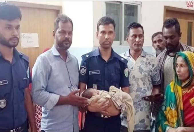 কবরস্থান থেকে নবজাতক উদ্ধার