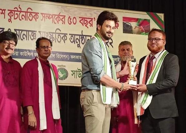 মহাত্মা গান্ধী গোল্ডেন এ্যাওয়ার্ড পেয়েছেন লালমনিরহাটের একরামুল হক