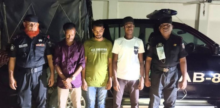 ফরিদপুরে সাড়ে ১৪ কেজি গাঁজাসহ আটক ৩