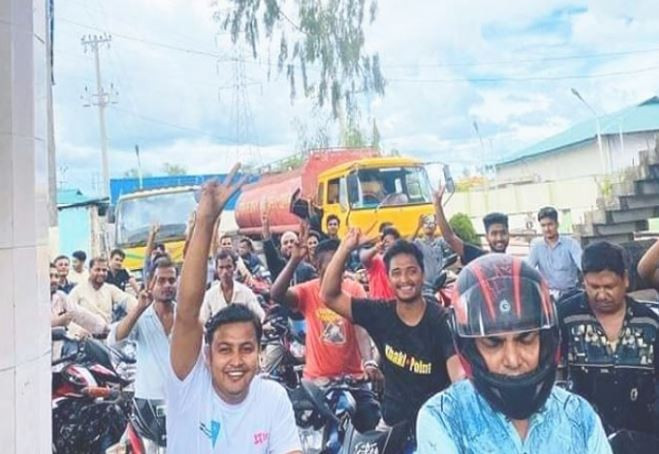 পুরনো দামেই তেল বিক্রি করলেন হুমায়ূন করিম