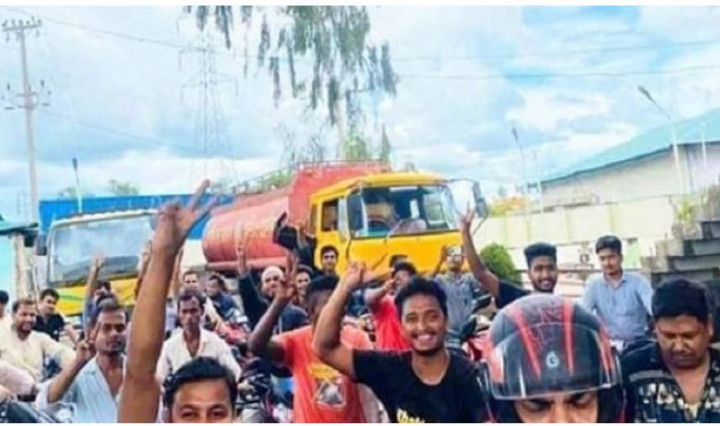 আগের দামে তেল বিক্রি করে ডিপো খালি, প্রশংসায় ভাসছেন মালিক