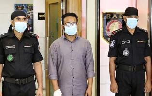 চিকিৎসক স্ত্রীকে হত্যার জন্য ব্যাগে অস্ত্র বহন করছিলেন রেজাউল: র‍্যাব