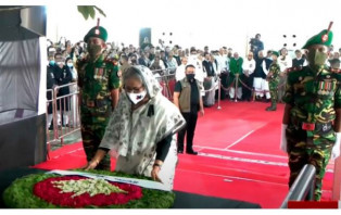 ২১ আগস্ট গ্রেনেড হামলায় নিহতদের প্রতি প্রধানমন্ত্রীর শ্রদ্ধা