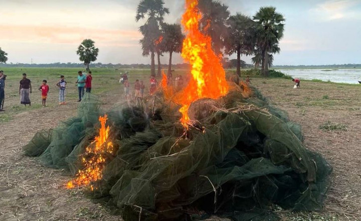 নগরকান্দায় ৫ লক্ষ টাকার চায়না দুয়ারি জাল ধ্বংস