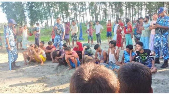 ট্রলারডুবি : মালয়েশিয়াগামী ৩০ রোহিঙ্গা উদ্ধার 