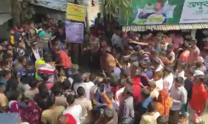 পাঁচ লাখ টাকা ছিনতাইয়ের সময় চারজন গণপিটুনির শিকার