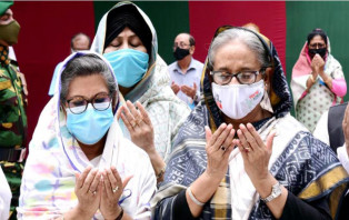 বঙ্গবন্ধুর সমাধিতে প্রধানমন্ত্রীর শ্রদ্ধা