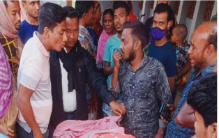 বাস-মোটরসাইকেল সংঘর্ষ, প্রাণ গেল একই পরিবারের তিনজনের
