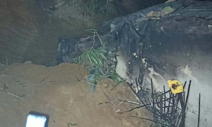 কক্সবাজারে পাহাড়ের মাটি চাপা পড়ে নারীসহ নিহত ৪