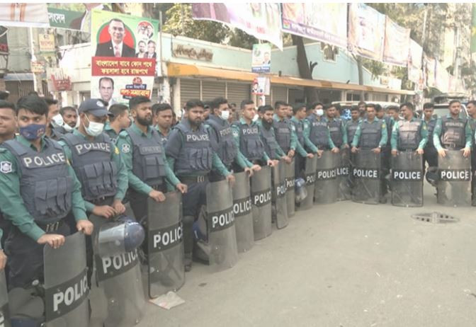 নয়াপল্টনে বিএনপি কার্যালয় তালাবদ্ধ, কড়া পাহারায় পুলিশ