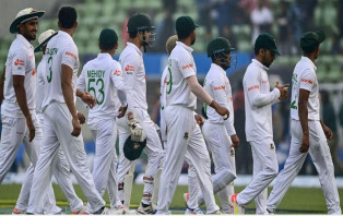 ২০৮ রানে পিছিয়ে দিন শেষ ভারতের, আক্ষেপ সঙ্গী বাংলাদেশের