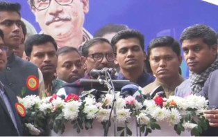 ছাত্রলীগের অনুষ্ঠানে মঞ্চ ভেঙে পড়ে গেলেন কাদের (ভিডিও)