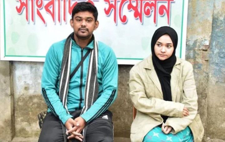 পছন্দের মানুষকে বিয়ে করে সংবাদ সম্মেলন করলেন তরুণী