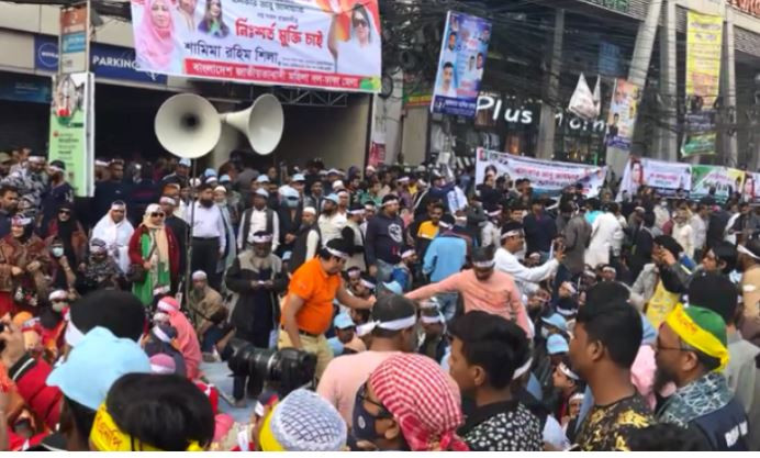 নয়াপল্টনে বিএনপির গণ-অবস্থান কর্মসূচি চলছে