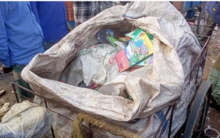 ২০ টাকা কেজি দরে নতুন বই বেচে গ্রেপ্তার প্রধান শিক্ষক