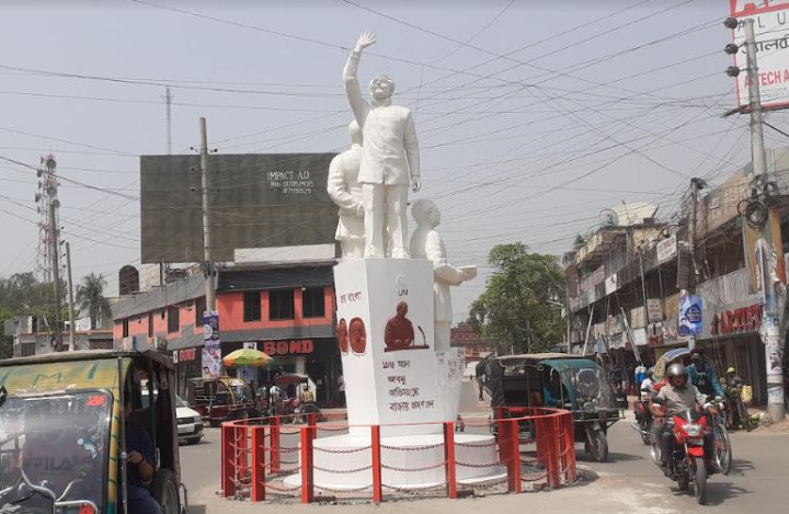 বঙ্গবন্ধু ভাস্কর্য ভাঙচুর মামলায় দুই মাদ্রাসা শিক্ষক খালাস
