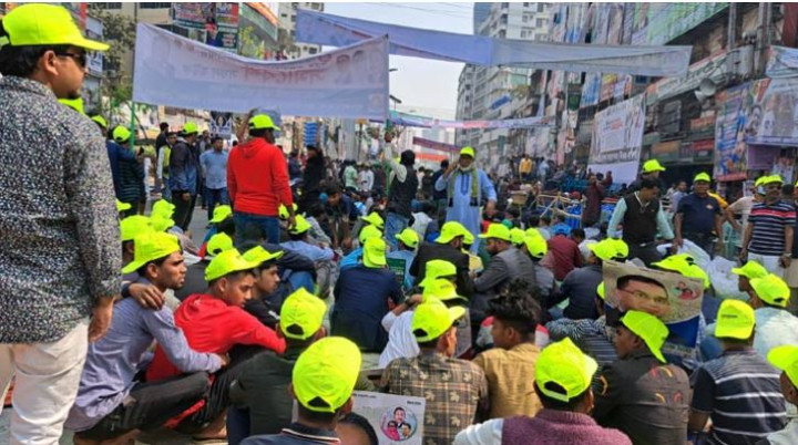 নয়াপল্টনে জড়ো হচ্ছেন নেতাকর্মীরা, বন্ধ যানচলাচল