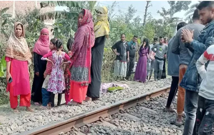 ‘আমার সন্তানকে দেখে রেখো’ বাবার সঙ্গে শেষ কথা সাথীর