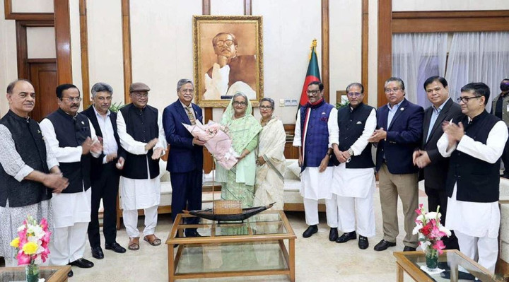 সাহাবুদ্দিন চুপ্পুকে প্রধানমন্ত্রীর অভিনন্দন