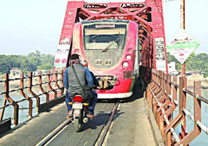 কালুরঘাট নড়বড়ে সেতু দিয়ে ট্রেন যাবে কক্সবাজার