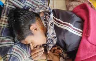 রাজবাড়ীতে ঘাস কাটার দায়ে দশম শ্রেণীর স্কুল ছাত্রকে কুপিয়ে জখম