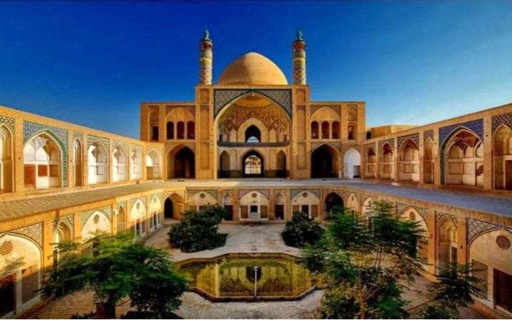 জুমার দিন যাদের দোয়া কবুল হয়