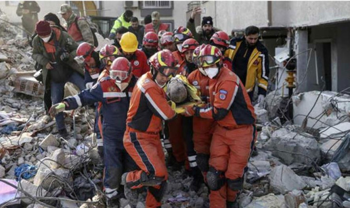 ভূমিকম্পের ১৩ দিন পর শিশুসহ তিনজন জীবিত উদ্ধার 