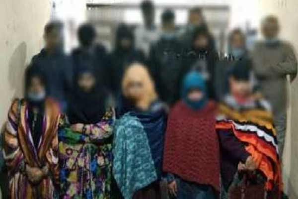 ভুট্টা ক্ষেত থেকে ৯ তরুণী গ্রেপ্তার