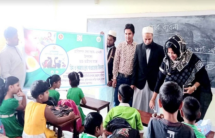 চরভদ্রাসনে প্রাণী সম্পদ সেবা সপ্তাহ উপলক্ষে ডিম ও দুগ্ধজাত খাদ্য বিতরণ 