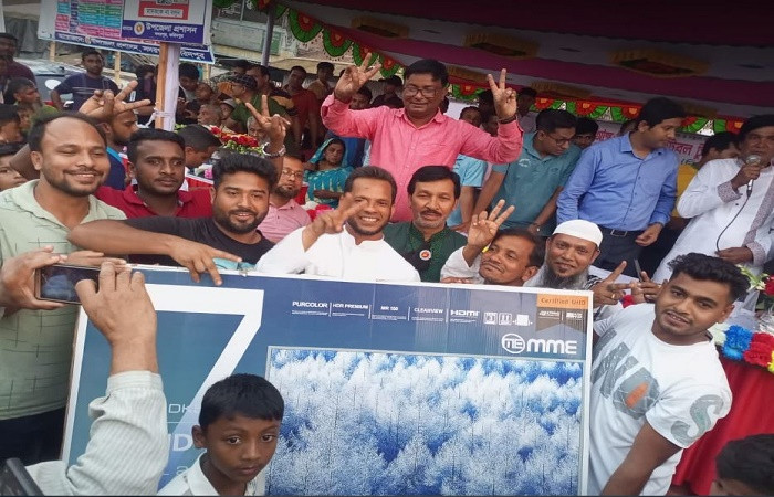 সদরপুরে স্বাধীনতা কাপ ও আন্ত: ইউনিয়ন ফুটবল টুর্নামেন্টে কৃষ্ণপুর বিজয়ী