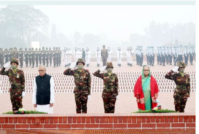 জাতীয় স্মৃতিসৌধে রাষ্ট্রপতি ও প্রধানমন্ত্রীর শ্রদ্ধা