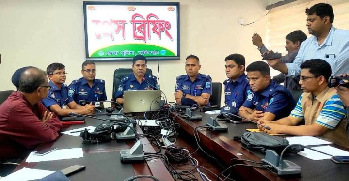 বাবা-ছেলেকে নির্যাতনের ভিডিও ভাইরালের ঘটনায় গ্রেপ্তার ৪