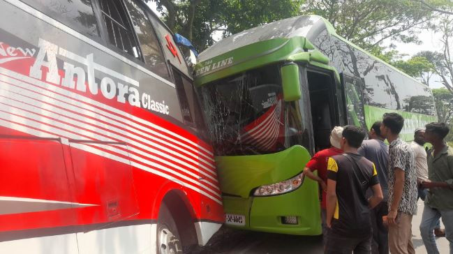 ভাঙ্গায় দুটি পরিবহনের মুখোমুখি সংঘর্ষে ১০ যাত্রী আহত 