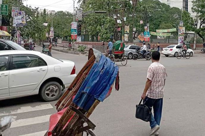 ঢাকার রাস্তায় নেই চিরচেনা যানজট