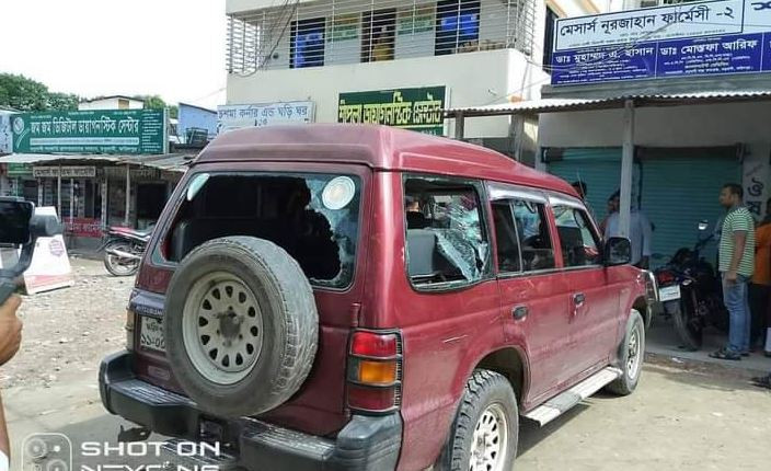 মধুখালীর ইউএনওর ওপর হামলা, গাড়ি ভাঙচুর